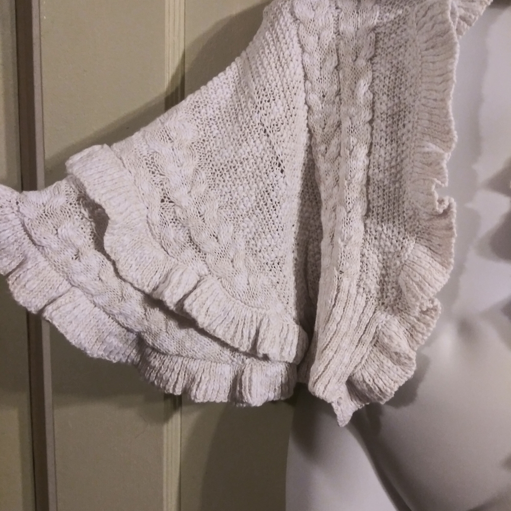 3/$15 NWT Oshkosh Baby Girl Knitted Cape - Picture 2 of 7